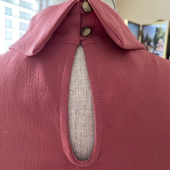 🌸 Spring Tunic Blouse 🌸 - Picture 4 of 5